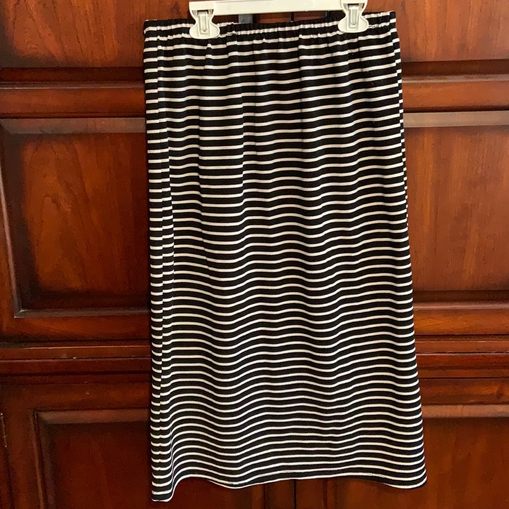 ❌Sold!❌ Black and White Striped Skirt 🐼
